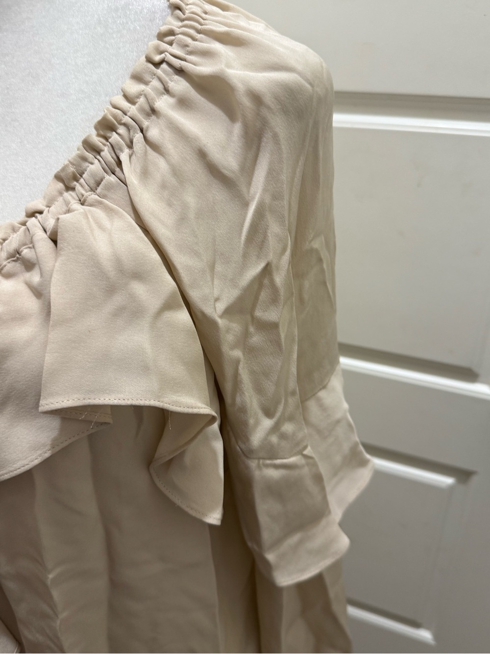 Kobi Halperin. Kaytya Ruffle Silk Blouse. Champagne. Size Small. - Picture 8 of 16